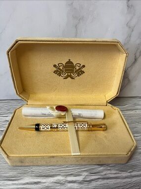 Vintage Vatican Museum Ball Point Pen White/Gold With Sealed Scroll Velvet Case
